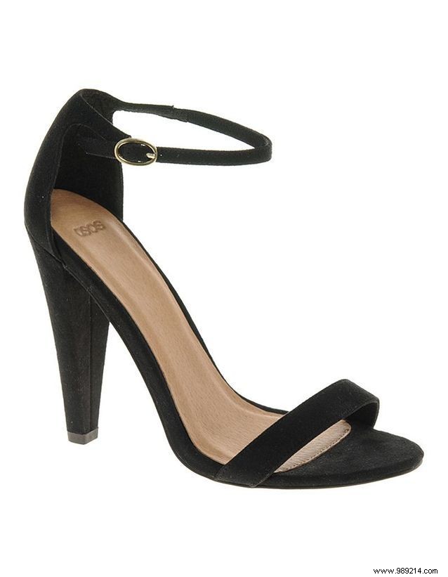 From Winter Whites to Bold Summer Blacks: Runway Icons and High-Street Dupes