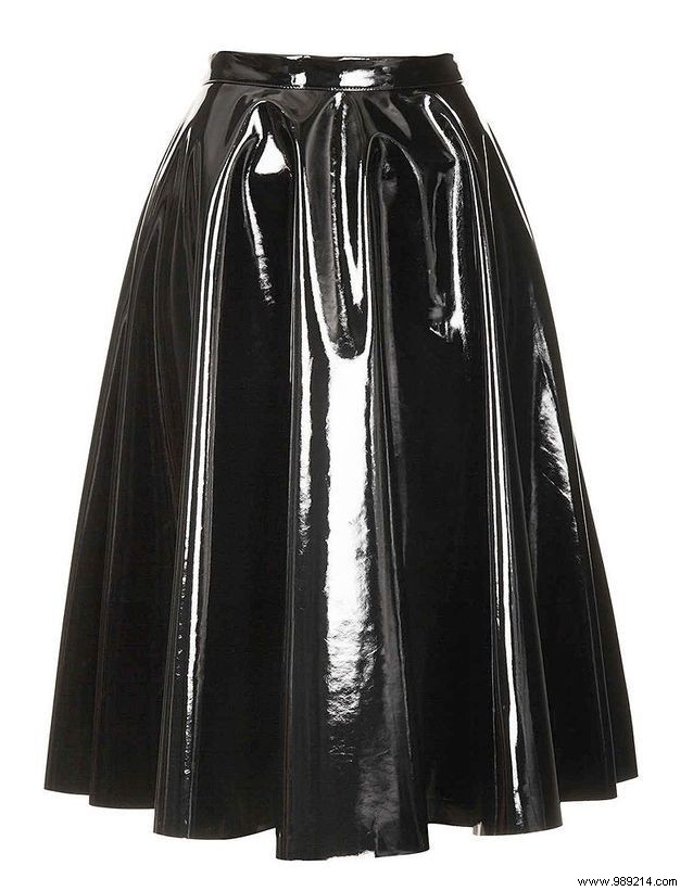 Runway Style Inspirations: British Classics, 80s Vibes, Grunge Edge, Plaid Boldness & Tati Charm from Moschino, Paul & Joe, Saint Laurent, Castelbajac & Céline