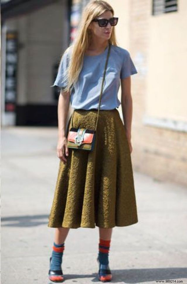 30 Stylish Ways to Wear Sandals in Winter with Socks – Expert Fashion Inspiration