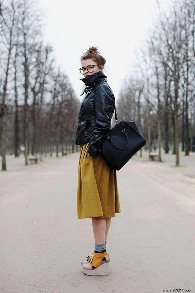 30 Stylish Ways to Wear Sandals in Winter with Socks – Expert Fashion Inspiration