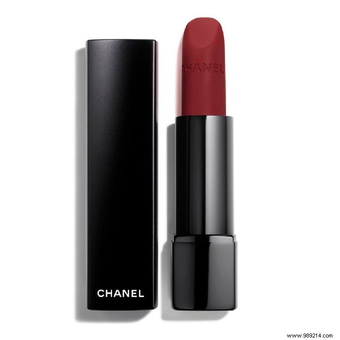 Expert Tips: Make Lipstick Last All Day Under a Mask