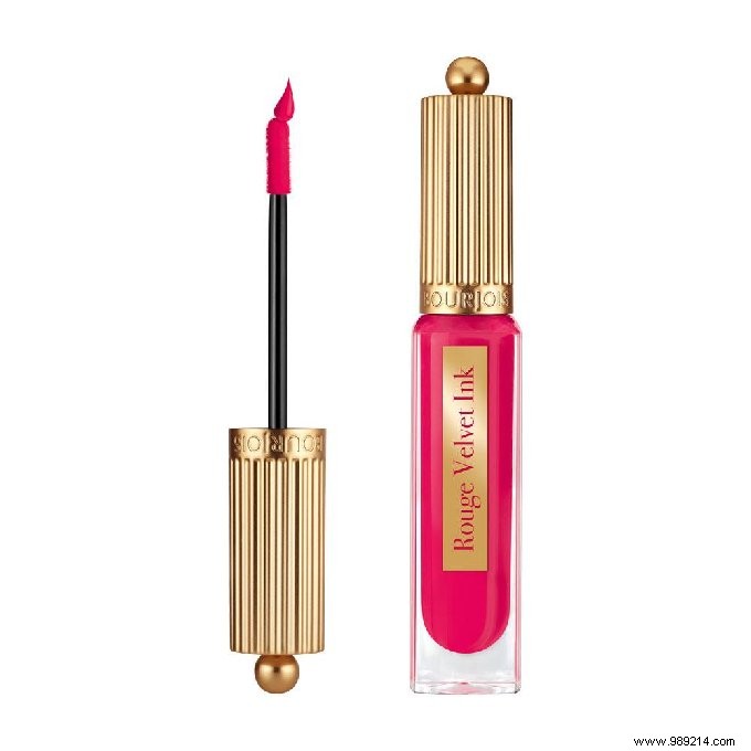 Expert Tips: Make Lipstick Last All Day Under a Mask