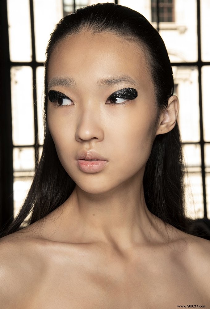 21 Stunning Evening Makeup Looks from Top Fashion Runways