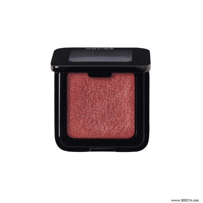 Master Metallic Makeup: Pro Tips for Stunning Eyes, Lips, and Nails