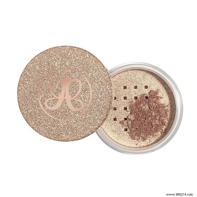 Mastering Golden Makeup: Expert Tips for a Radiant, Timeless Glow