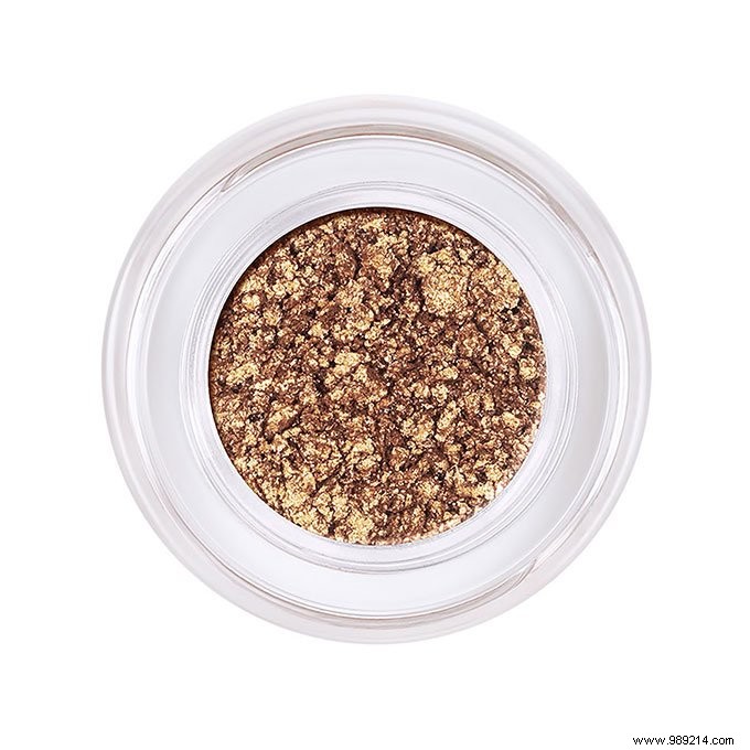 Mastering Golden Makeup: Expert Tips for a Radiant, Timeless Glow