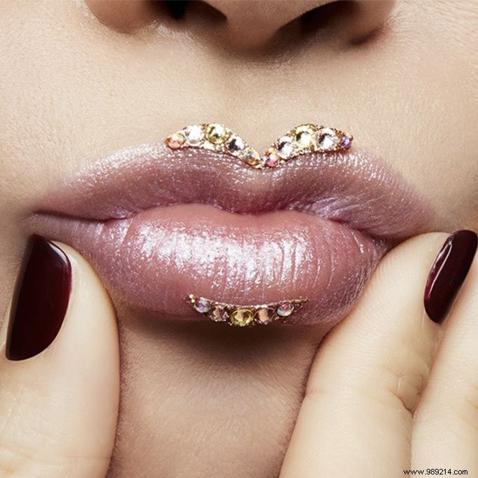 Mastering Golden Makeup: Expert Tips for a Radiant, Timeless Glow