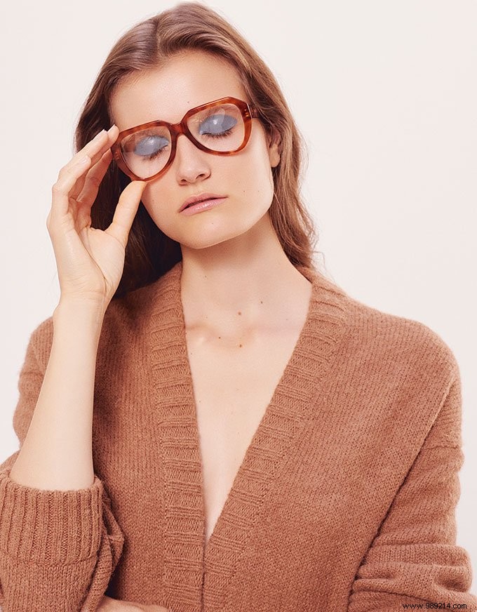 How to Perfectly Match Makeup to Your Glasses Frame: Expert Tips and Product Recommendations