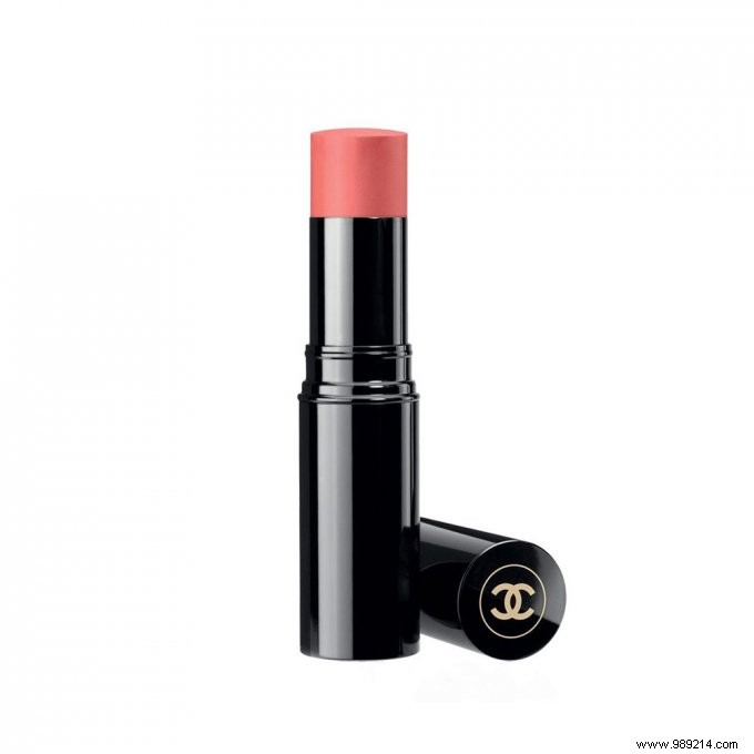 100% Pencil Makeup Trend: Effortless, Natural Beauty with Sticks and Pencils