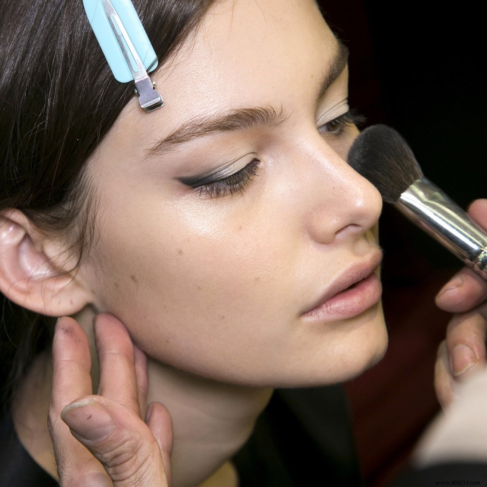 Expert Guide: Makeup Fixers for Flawless, Long-Lasting Looks with Glossybox Pro Aliénor