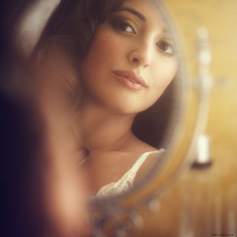 How to Choose the Best Magnifying Mirror: Expert Buying Guide