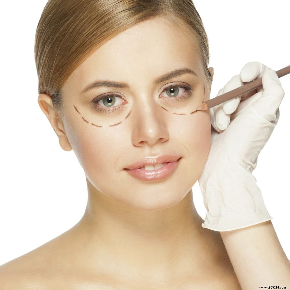 How to Reshape Your Face Volumes Without Surgery: Expert Hair and Makeup Tips