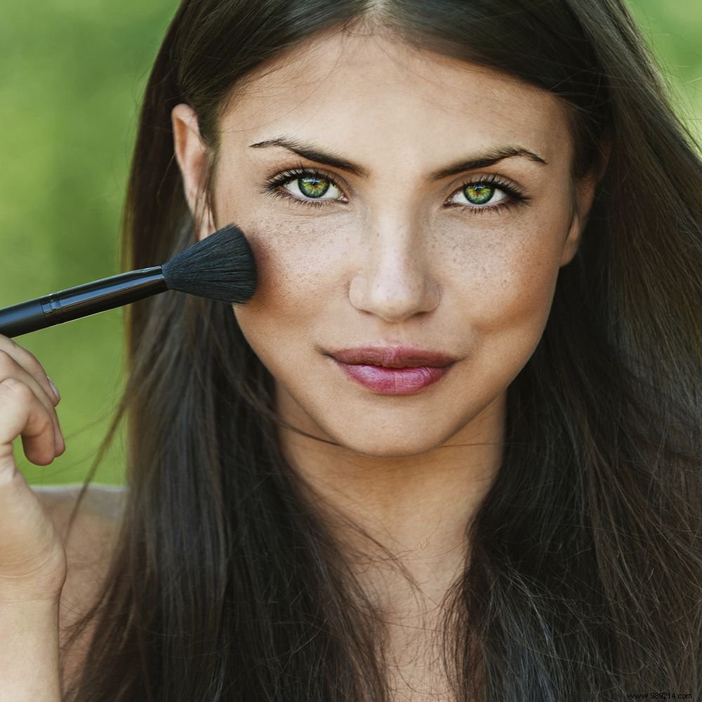 Master Natural Makeup: Pro Techniques from Leading Artists