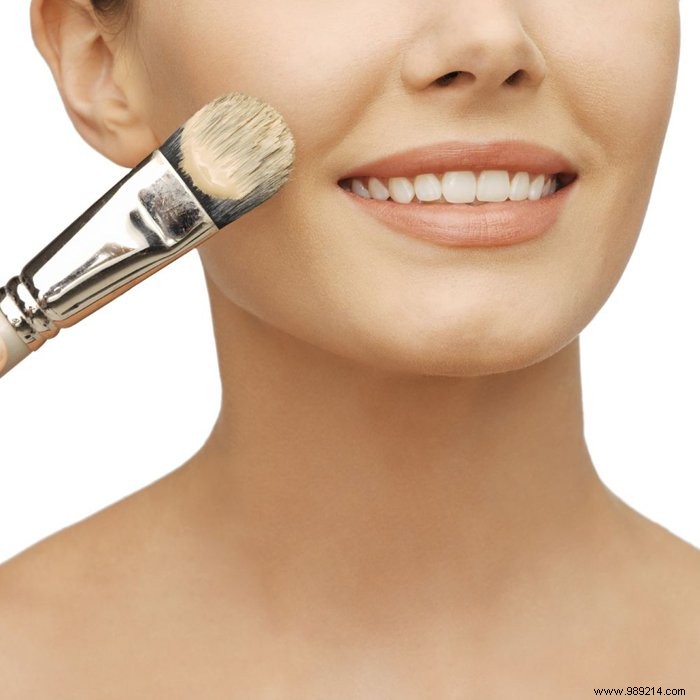 Master Foundation Application: Pro Techniques with Sponges, Brushes, and Fingers