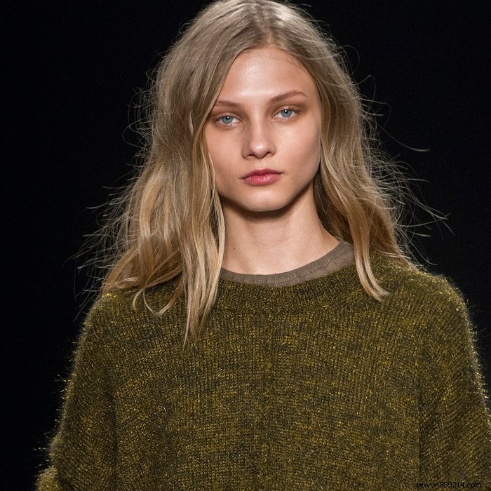 Expert Makeup Tips to Perfectly Pair with Khaki Outfits This Fall