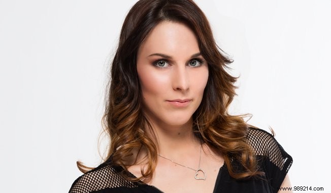 3 Expert Makeup Looks to Revitalize Your Blonde Hair Color