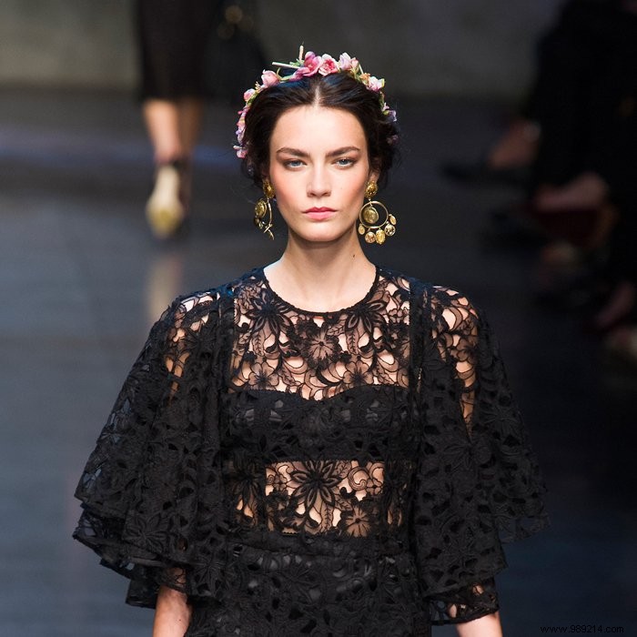 Perfect Makeup Pairings for Lace Outfits: Soft Bohemian Days and Glamorous Evenings