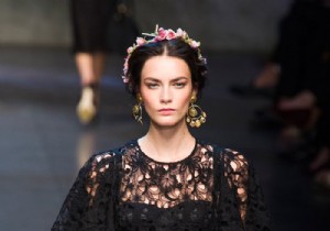 Perfect Makeup Pairings for Lace Outfits: Soft Bohemian Days and Glamorous Evenings