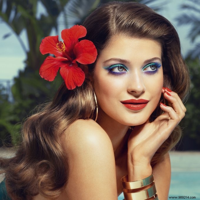 Vibrant Bird of Paradise-Inspired Summer Makeup from Fashion Week Runways