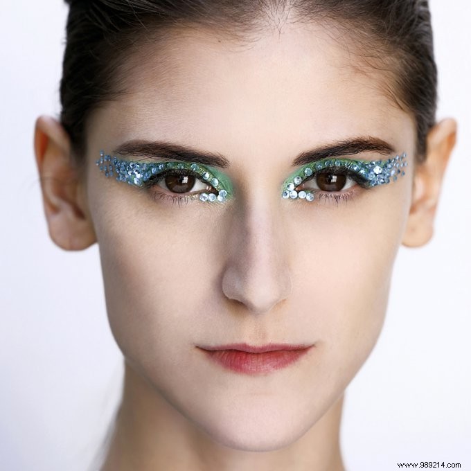 Vibrant Bird of Paradise-Inspired Summer Makeup from Fashion Week Runways