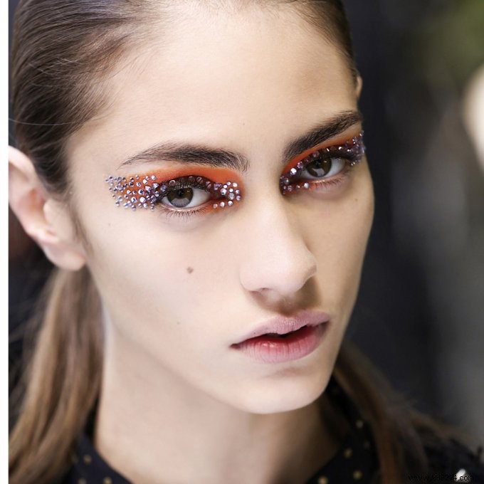 Vibrant Bird of Paradise-Inspired Summer Makeup from Fashion Week Runways