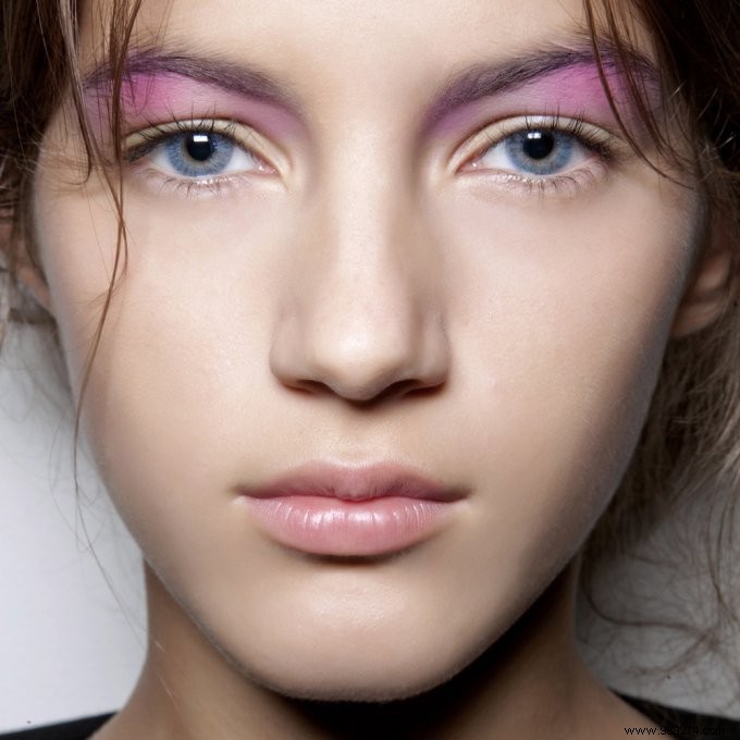 Vibrant Bird of Paradise-Inspired Summer Makeup from Fashion Week Runways