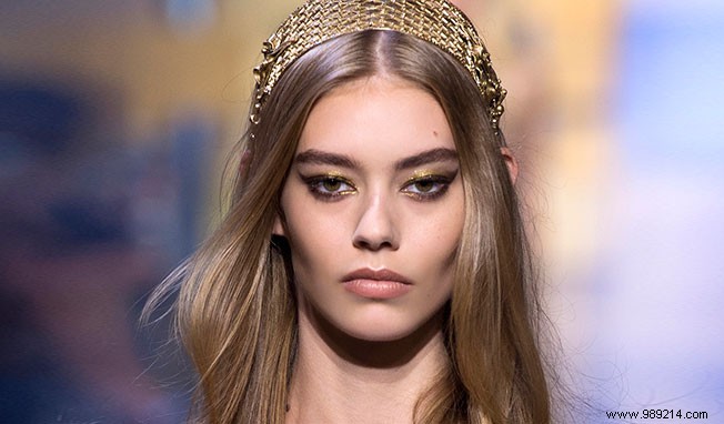 Golden Smoky Eyes: Illuminate Your Holiday Look with This Pro Tutorial