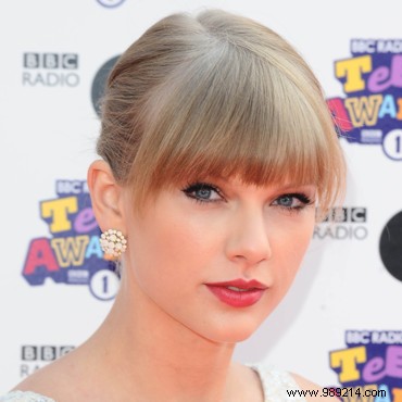 Expert Guide: How to Cut and Maintain Your Fringe at Home