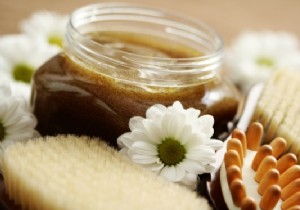 Quick DIY Almond-Honey Scrub: Exfoliate and Nourish Skin in Under 10 Minutes