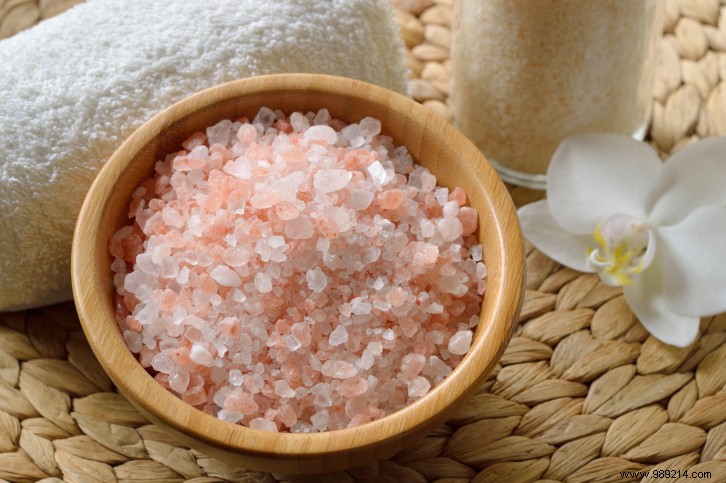 DIY Pink Himalayan Salt Body Scrub: A Pro Beauty Ritual for Glowing Skin