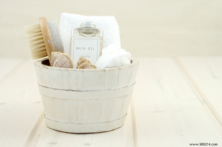 DIY Spring Bath Oil Recipe: Luxurious Floral Blend for Ultimate Relaxation