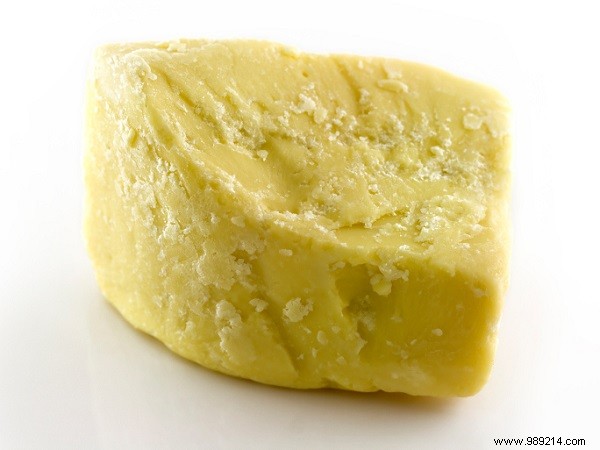 Luxurious DIY Melting Butter Recipe to Fade Stretch Marks on Belly and Thighs