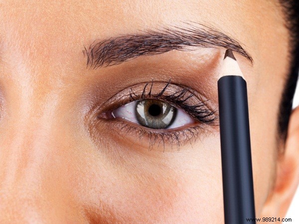 Expert Eyebrow Makeup Guide: How to Fill Gaps and Shape Perfect Brows