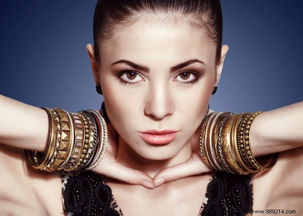 Expert Eyebrow Makeup Guide: How to Fill Gaps and Shape Perfect Brows