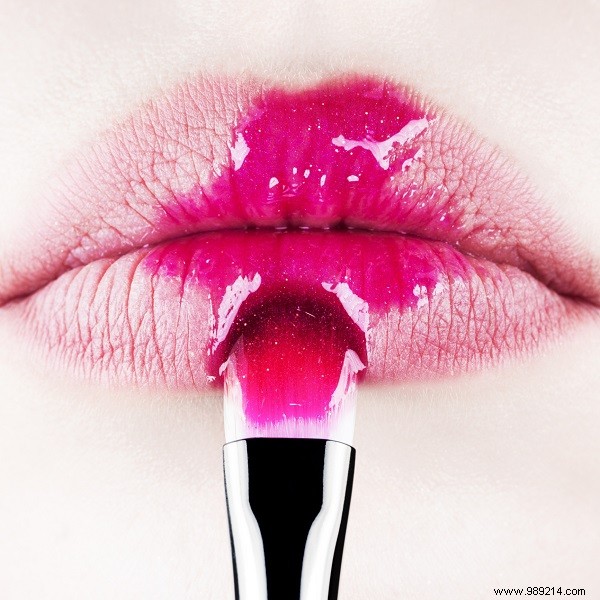 Expert Beauty Tip: How to Apply Lip Gloss Flawlessly