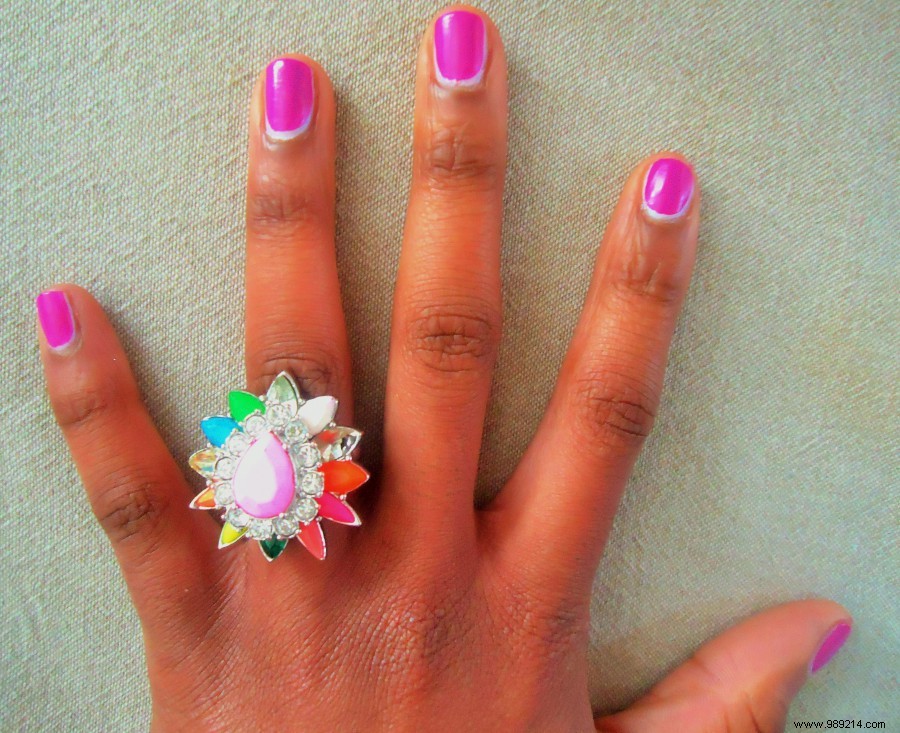 Master Nail Contouring: Essie Pro s Reverse French Manicure for Spring 2015