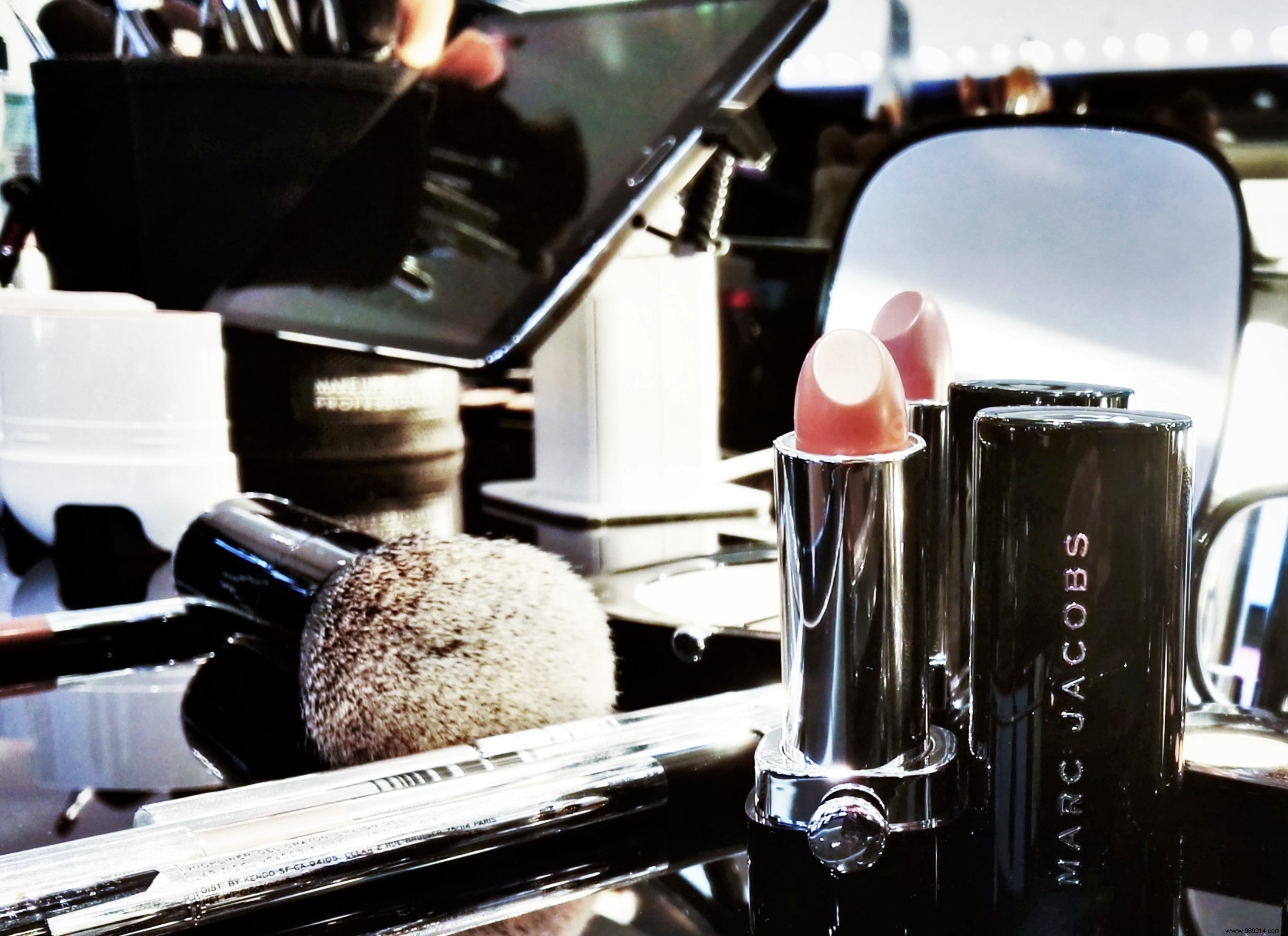 Expert Guide to Cleaning Makeup Brushes: Prevent Acne and Maintain Flawless Skin