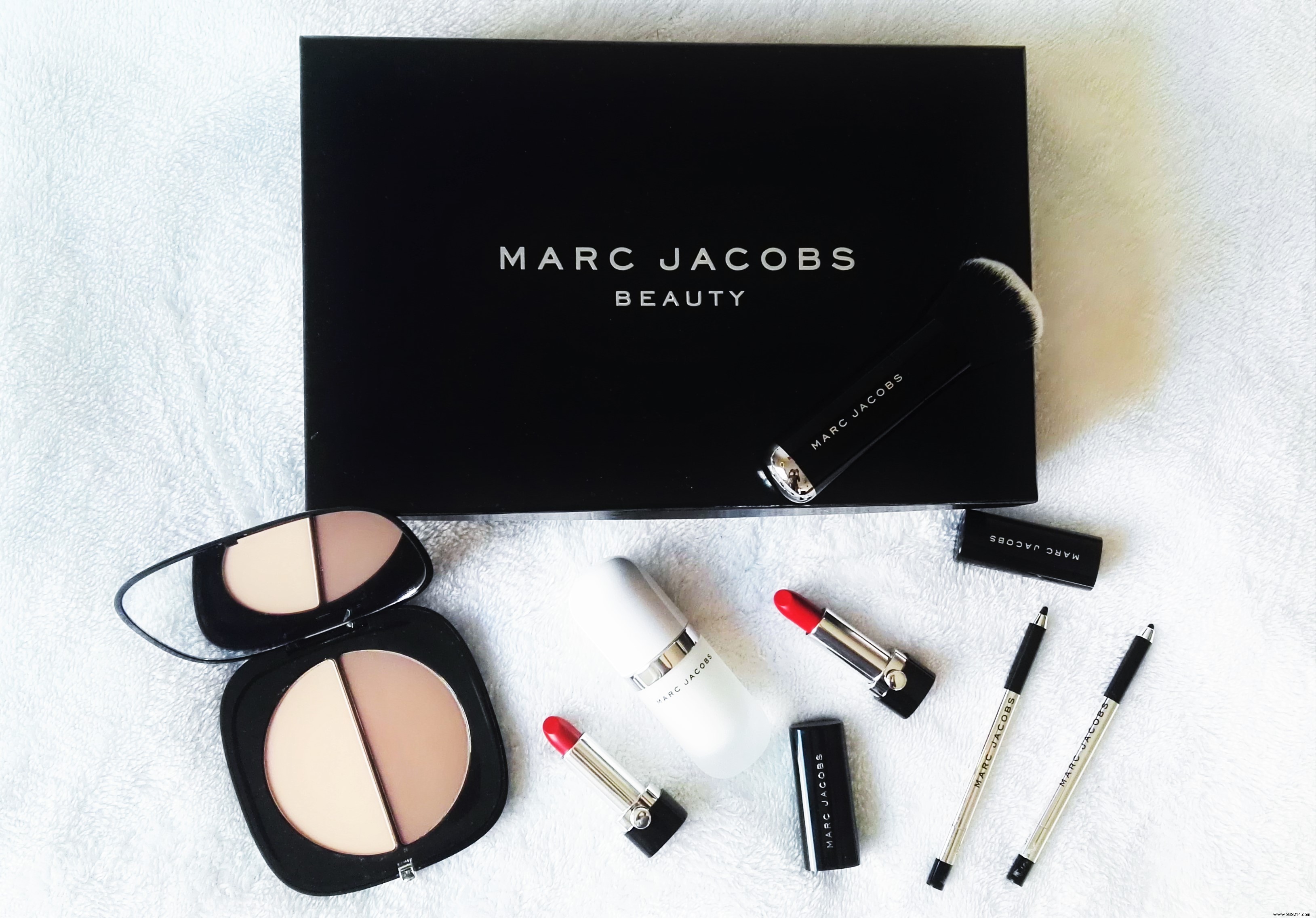 Expert Guide to Cleaning Makeup Brushes: Prevent Acne and Maintain Flawless Skin