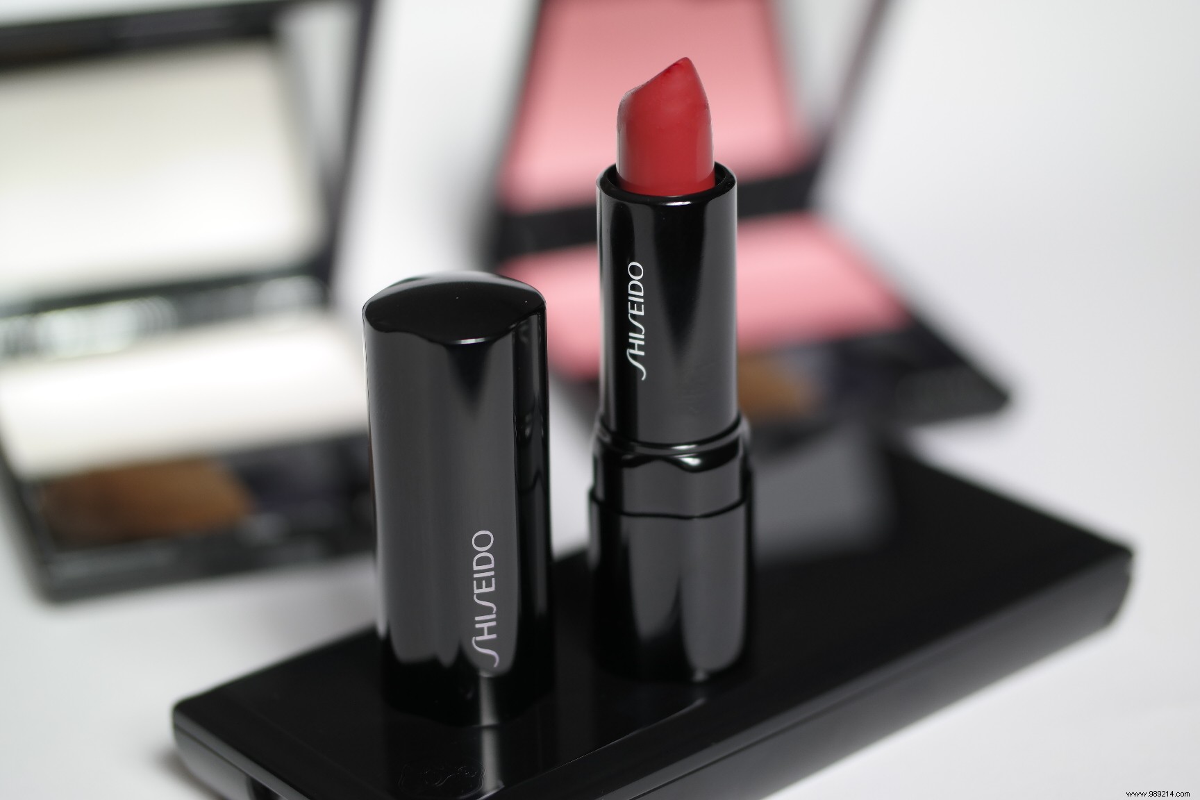 Expert Tips for Flawless, Long-Lasting Lipstick Application