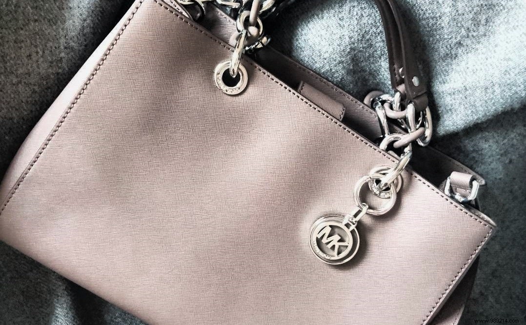 7 Expert Tips to Keep Your Handbag Spotless and Bacteria-Free