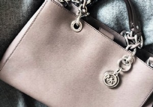 7 Expert Tips to Keep Your Handbag Spotless and Bacteria-Free