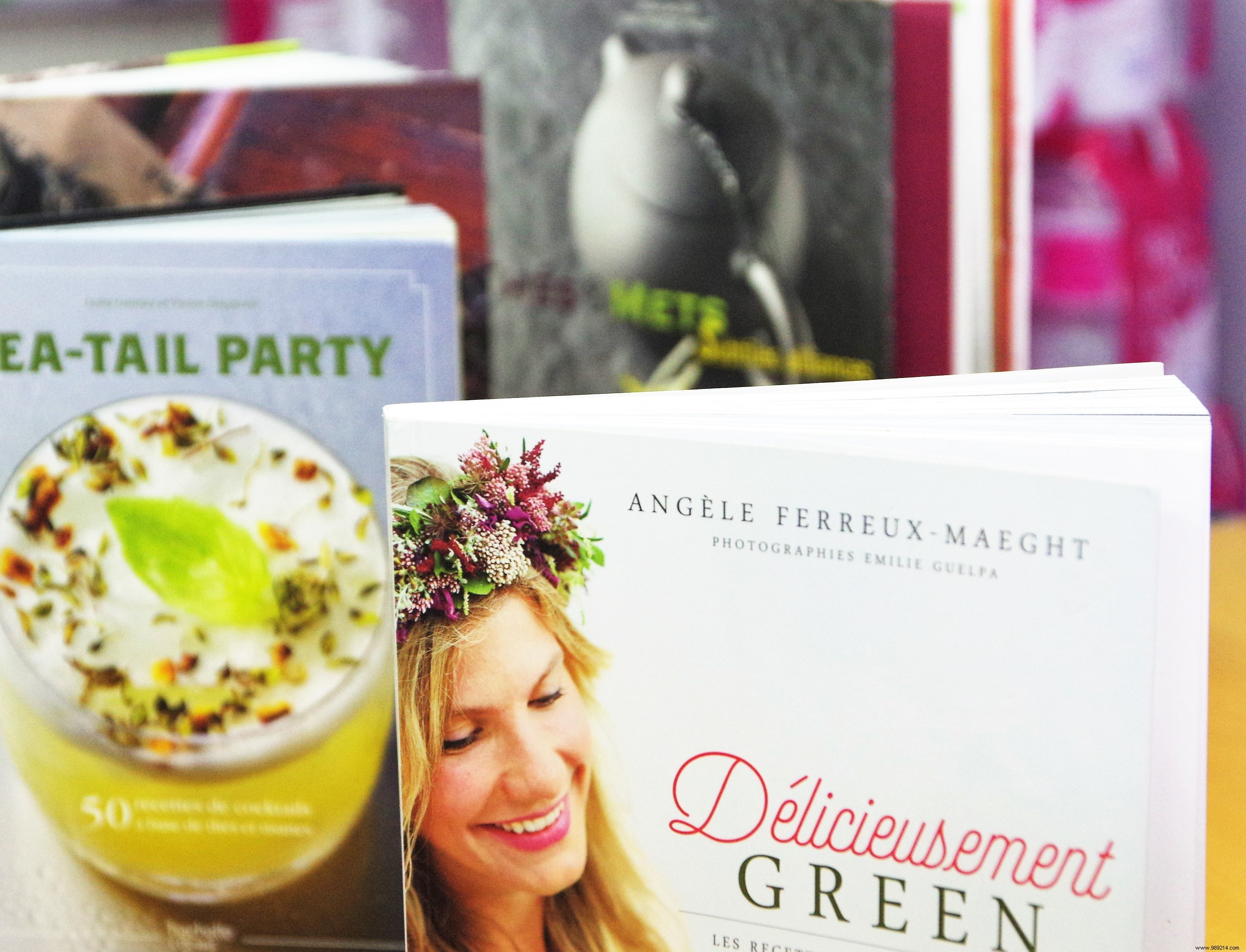 Discover  Dew of the Queen : A Firsthand Look at Pure Water s Essential Benefits for Women s Health