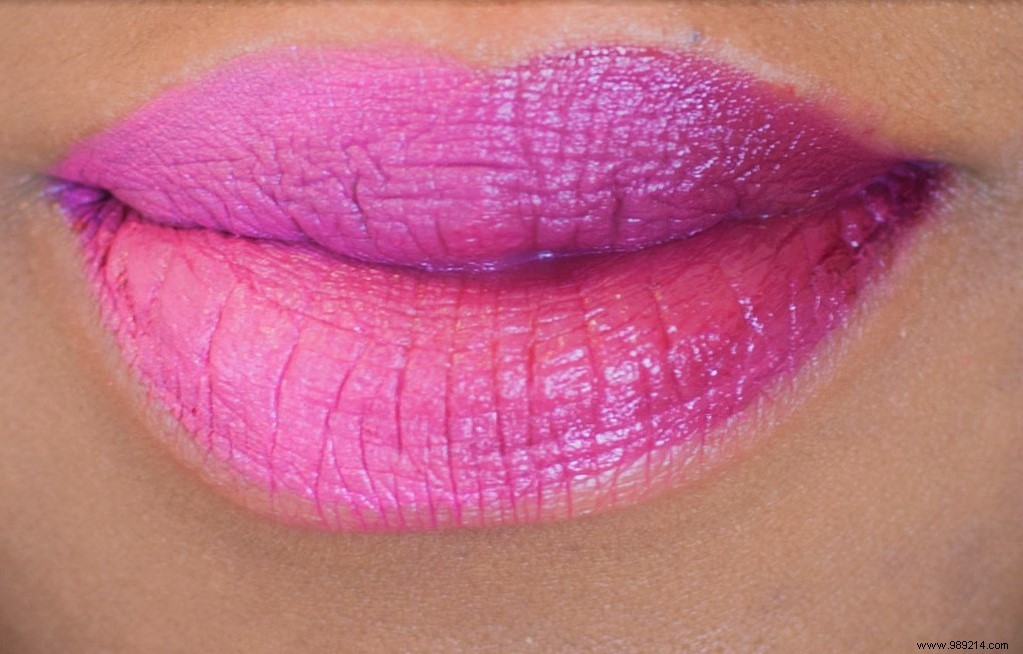 4 Expert Lipstick Application Techniques for Stunning Finishes