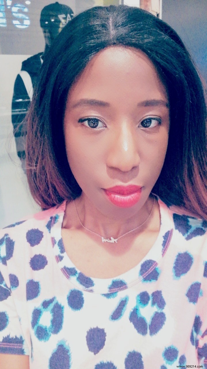 Expert Eye Makeup Tips for Colored Contact Lenses