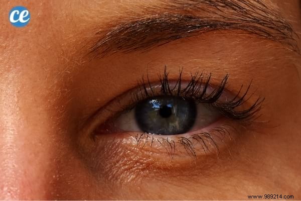 9 Proven Natural Ways to Grow Longer, Thicker Eyelashes Quickly