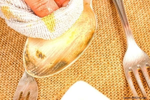 20 Proven Olive Oil Uses for Beauty, Home, Clothes, and Pets