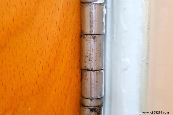 20 Proven Olive Oil Uses for Beauty, Home, Clothes, and Pets