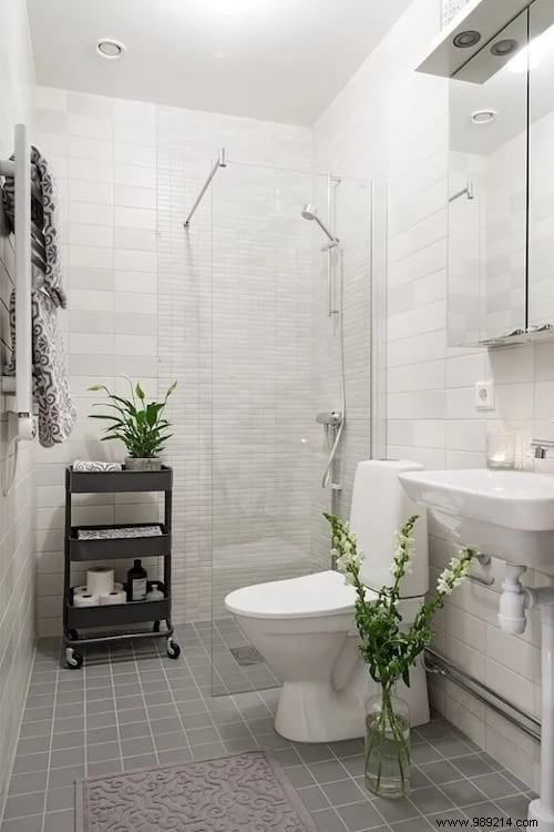 33 Expert Design Ideas to Maximize Space in Small Bathrooms