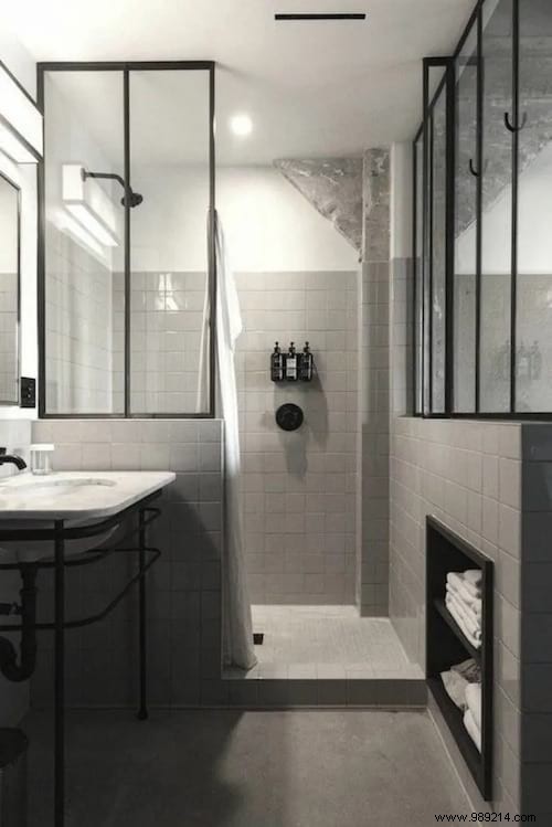 33 Expert Design Ideas to Maximize Space in Small Bathrooms