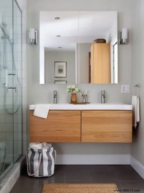 33 Expert Design Ideas to Maximize Space in Small Bathrooms